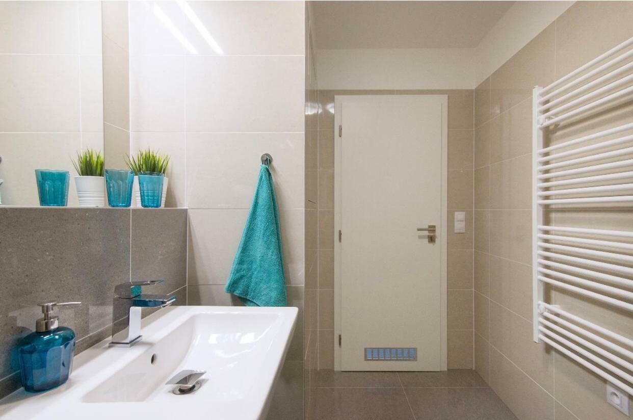 Free Parking In Garage Karolina Plazza, New Cosy Studio With All You Need Prague Exterior photo