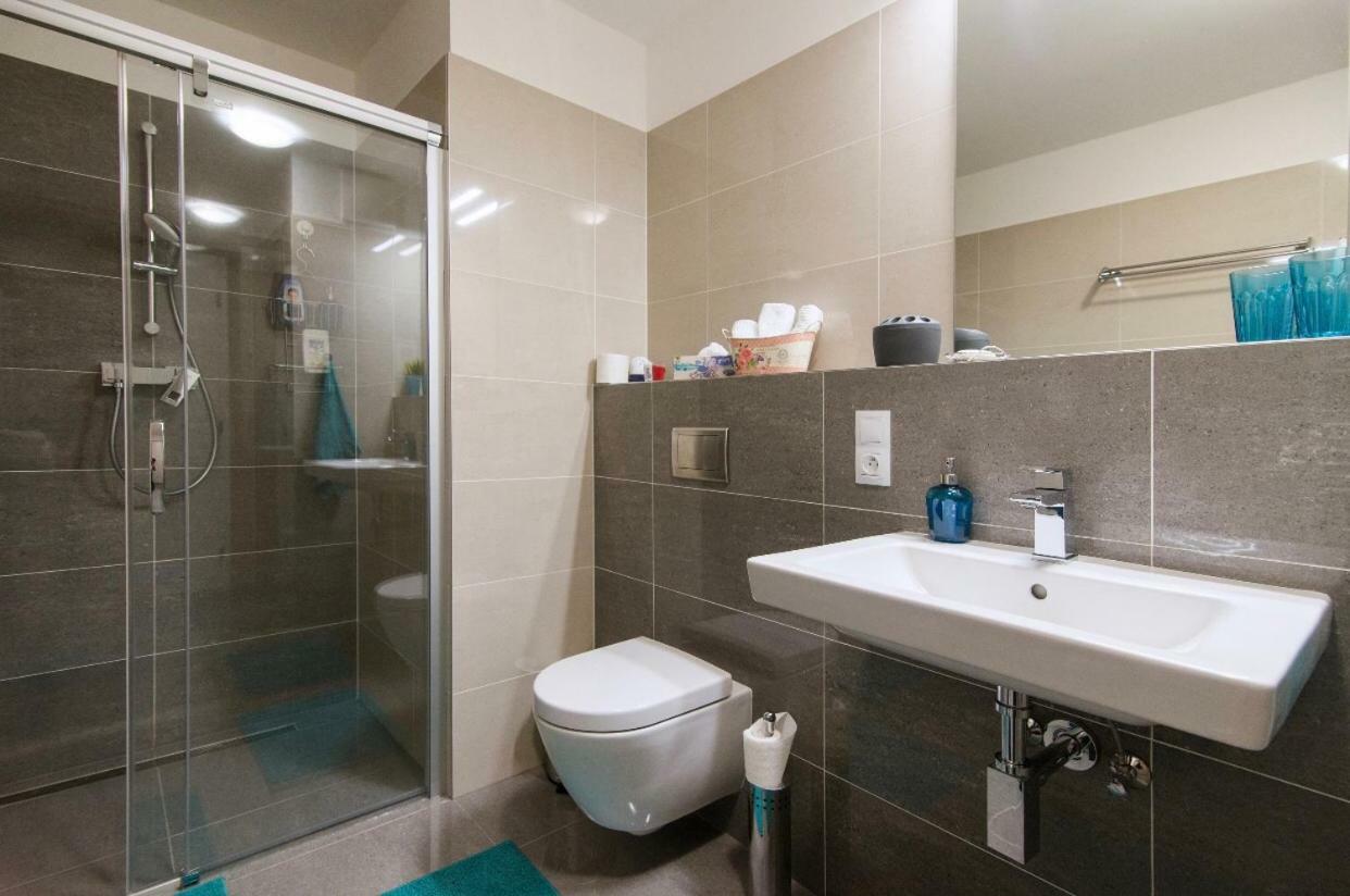 Free Parking In Garage Karolina Plazza, New Cosy Studio With All You Need Prague Exterior photo